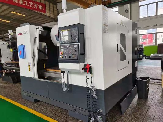 7.5kw 10m/ Min Cutting CNC Machine Center Two Axis Roller Ball Screw Vmc-850L